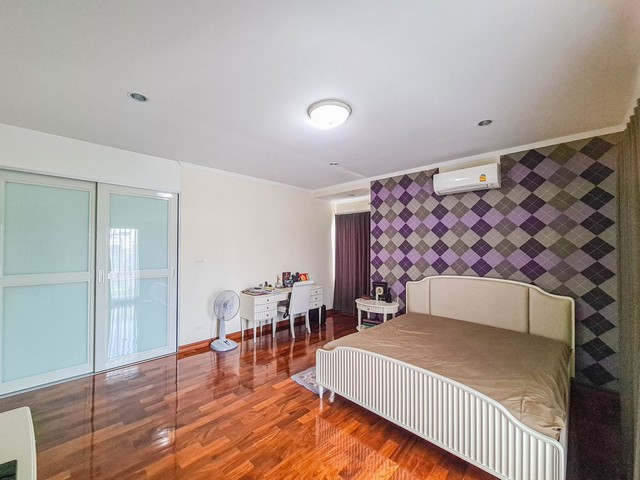 บ้านเดี่ยวโพธิ์แก้ว เนื้อที่ 150 ตร.ว 5 นอน 4 น้ำ 3 จอดรถได้หลายคัน ทำเลดีการเดินทาง ใกล้ทางด่วน ฉลองรัช รถไฟฟ้าสายสีเหลือง BTSลาดพร้าว 101