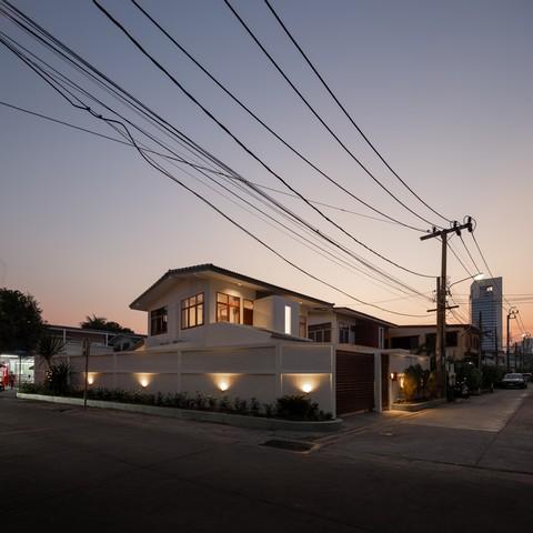 ขายบ้านเดี่ยว 2 ชั้นหลังมุม 67 ตรว. ลาดพร้าว 18 วิภาวดีรังสิต 20 ทำเลดี เข้าออกได้หลายทาง ใกล้ MRT