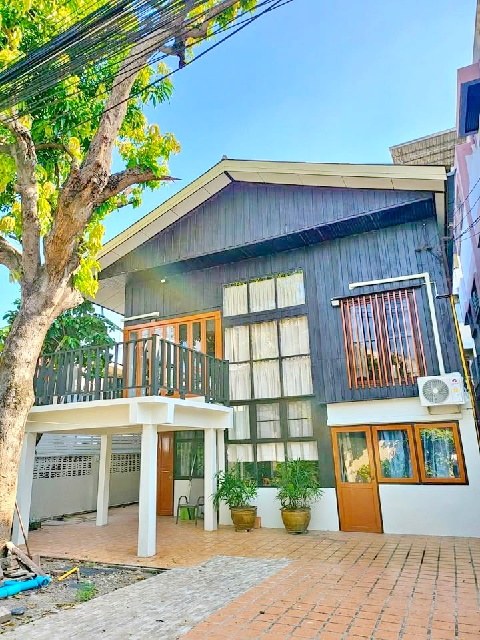 รับจดบริษัทได้ บ้านทรงไทย 242ตร.ม.62 ตร.วา. MRT สุทธิสาร 600 ม.ให้เช่าบ้านเดี่ยว 2 ชั้น ทำเป็น Airbnb ร.นานาชาติเดอะรีเจ้นท์ 3.8 กม.3 นอน 