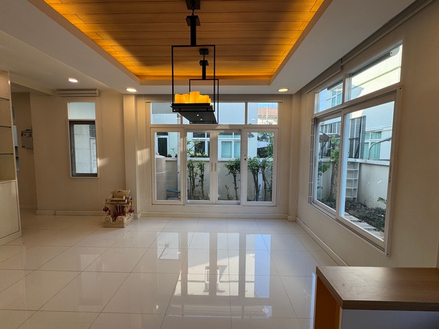 ขายและให้เช่า บ้านเดี่ยว 2 ชั้น ม.รสา สแปนิช คอร์ทยาร์ด เกษตร-นวมินทร์