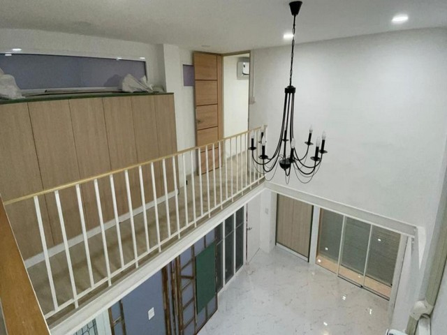 ให้เช่าทาวน์โฮม 3.5 ชั้น 4 ห้องนอน ลาดพร้าว 71 นาคนิวาส 27 ตกแต่งภายในอย่างดี เหมาะทำออฟฟิศและอยู่อาศัย