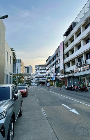 อาคาร ให้เช่าอาคารพาณิชย์ 4.5 ชั้น รีโนเวทแล้ว ใกล้ BTS สายหยุด 16 ตร.ว. และมีที่จอดรถ 25,000 บาท/เดือน 0 ไร่ 0 งาน 16 sq.wa 4BR4ห้องน้ำ ใกล้กับ ใกล้ BTS สายหยุด และตลาดยิ่งเจริญ ทำเลดีเยี่ยม เป็นอาคารพาณิชย์พร้อมอยู่ ที่มีทำเลที่ดีมาก ใกล้ถนนพหลโยธิ