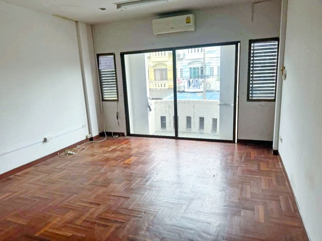 MRTวัชรพล 1.6กม นวลจันทร์ 25-33 บิ้วท์อินภายใน รร.วัดนวลจันทร์ 399ม ทาวน์เฮ้าส์ 3 ชั้น 4นอน 4แอร์ 3น้ำ  21ตร.วา.252 ตร.ม.