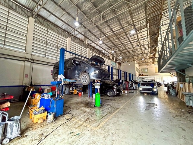 P694 ให้เช่า โชว์รูมรถยนต์ พร้อมศูนย์บริการ เนื้อที่ประมาณ 2 ไร่ ติดถนนรามคำแหง ทำเลดี เหมาะทำ โชว์รูมรถ โชว์รูมขาย