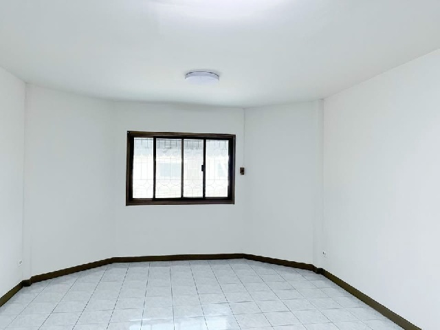 เซ็นทรัล บางนา 2.4 กม.ให้เช่าทาวน์เฮ้าส์ 3 ชั้น MRT ศรีแบริ่ง 250ม. 21 ตร.วา.รร.นานาชาติบางกอกพัฒนา 4.5 กม.3 นอน