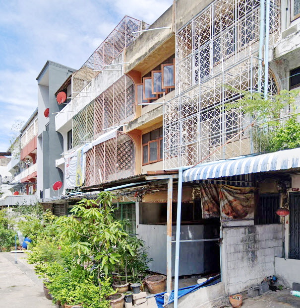 BigC ลาดพร้าว 3.5 กม.ให้เช่า อาคารพาณิชย์ 1 คูหา 3 ชั้น+ ดาดฟ้า MRT ลาดพร้าว 71 1.1 กม.อิมพีเรียล เวิลด์