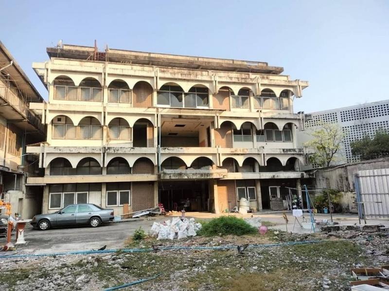 ให้เช่าตึก 195 ตารางวา  พร้อมอาคาร 4 ชั้น ติดสาทร ใกล้รถไฟฟ้า ติดโรงพยาบาล