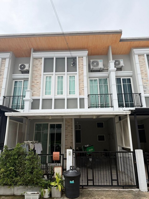 P700 ขายทาวน์เฮ้าส์ 2 ชั้น โครงการ โกลเด้น ทาวน์ รามอินทรา-วงแหวน Golden Town Ramintra-Wongwaen ถนนคู้บอน หันทางทิศเหนือ