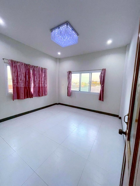 MRT ลาดปลาเค้า 1.4กม. เซ็นทรัล รามอินทรา 2.3กม.บ้านเดี่ยว 2 ชั้น 5 นอน 5 น้ำ รร.นานาชาติอิสลามกรุงเทพ 3.6 กม.65 ตร.วา.260 ตร.ม.พร้อมเฟอร์