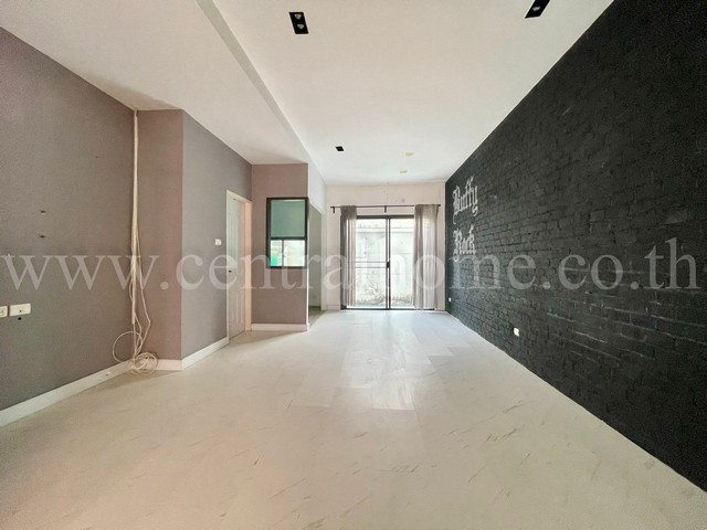 R2 ทาวน์โฮม เดอะ เมทโทร พัฒนาการ - ศรีนครินทร์ ซอยอ่อนนุช 80