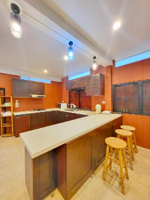 บ้านทรงไทย 242ตร.ม.62 ตร.วา.ให้เช่าบ้านเดี่ยว 2 ชั้น รับจดบริษัทได้ ทำเป็น Airbnb ร.นานาชาติเดอะรีเจ้นท์ 3.8 กม.3 นอน MRT สุทธิสาร 600 ม.