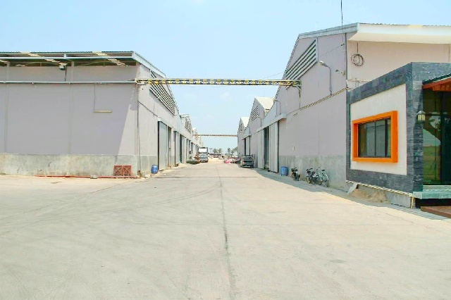 ศูนย์กระจายสินค้าcpบางบัวทอง 1.7 กม. MRT แยกปากเกร็ด 4.8 กม Free Zone 350ตร.วา. 1205 ตร.ม.