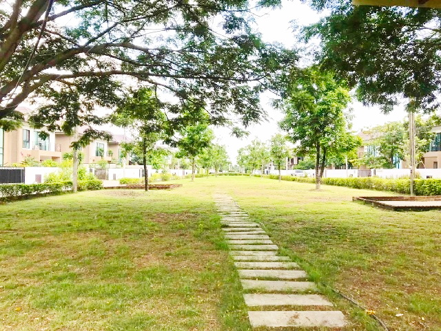 ไม่เคยอยู่ ให้เช่าคฤหาสน์ 2ชั้น 405 ตร.ม.105 ตร.วา.  3-4นอน สนามกอล์ฟวินด์เซอร์ปาร์ค500ม.  MRT สุวินทวงศ์ 7.7กม.  3น้ำ ตลาดยิ่งเจริญทรัพย์