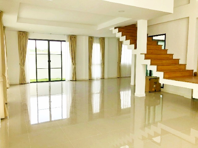 สนามกอล์ฟวินด์เซอร์ปาร์ค500ม.  MRT สุวินทวงศ์ 7.7กม. ไม่เคยอยู่ ให้เช่าคฤหาสน์ 2ชั้น 400 ตร.ม.99 ตร.วา.  3-4นอน 3น้ำ ตลาดยิ่งเจริญทรัพย์