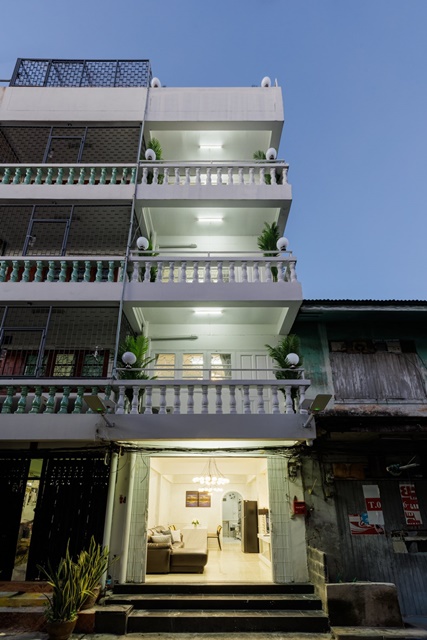 Airbnb mrtสามยอด ให้เช่ากิจการห้องพักรายวัน 199 เมตร เยาวราช 1.1 กม. บนถนนเจริญกรุง อาคารพาณิชย์ 4 ชั้น 4นอน 4น้ำ  Guesthouse