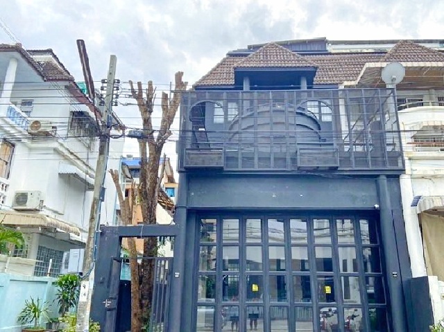 ให้เช่า สตูดิโอ ศรีวรา 6นอน MRT รามคำแหง 1.7กม. เหม่งจ๋าย พร้อมโชว์รูม ออฟฟิศ 4 ชั้น หลังมุม 35 ตร.วา.560 ตร.ม.  4 น้ำ