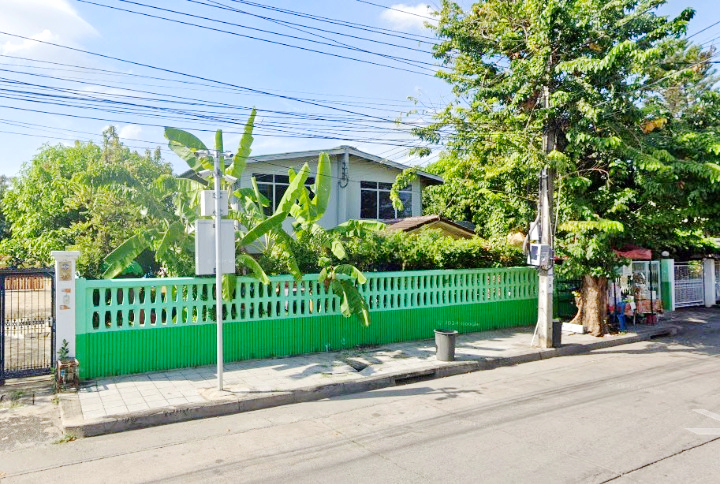 สิ่งอำนวยครบครัน  ARL บ้านทับช้าง 3.5 กม คฤหาสน์ 2 ชั้น 1ไร่  รร.นานาชาติแอสคอท 2.5 กม.3 นอน 3 น้ำ  ตลาดการเคหะกรุงเทพกรีฑา 1.1 กม.