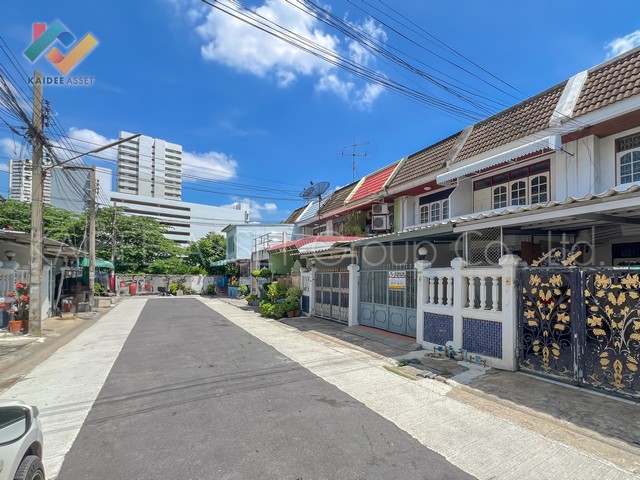 หมู่บ้านไพโรจน์ | ทาวน์เฮ้าส์ ซอย บางนา-ตราด 27 ติดห้าง