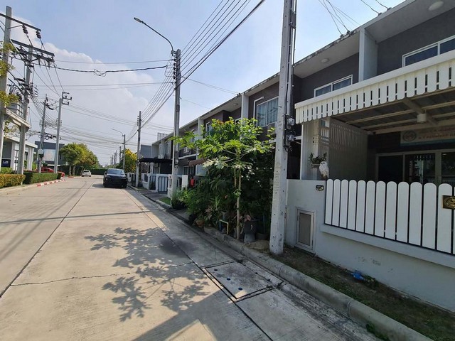 ขาย ทาวน์เฮ้าส์ เดอะคัลเลอร์ กาญจนาภิเษก-ราชพฤกษ์ 2 ไทรน้อย นนทบุรี PTT13072