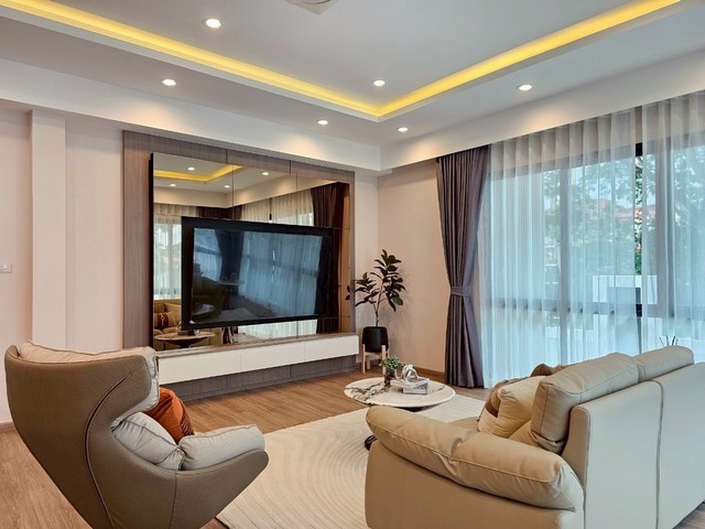 ขายบ้านพูลวิลล่า 2ชั้น บ้านมือ1 พร้อมอยู่ พื้นที่ใช้สอยเยอะ หาดจอมเทียน ปล่อยเช่าได้ เหมาะอยู่อาศัยหรือลงทุน ทำเลเมือง บางละมุง ชลบุรี