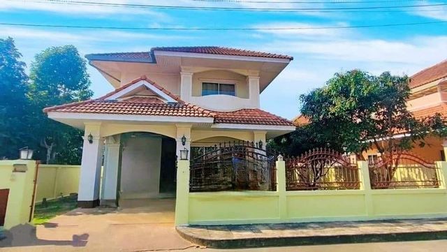 บ้านสวยติดเมือง ให้เช่า 15,000 บาท/เดือน 64 ตรว. บ้านเดี่ยว 2 ชั้น #โซนสันกำแพง #โรงเรียนนานาชาติหลายแห่ง เดินทางสะดวกสบาย