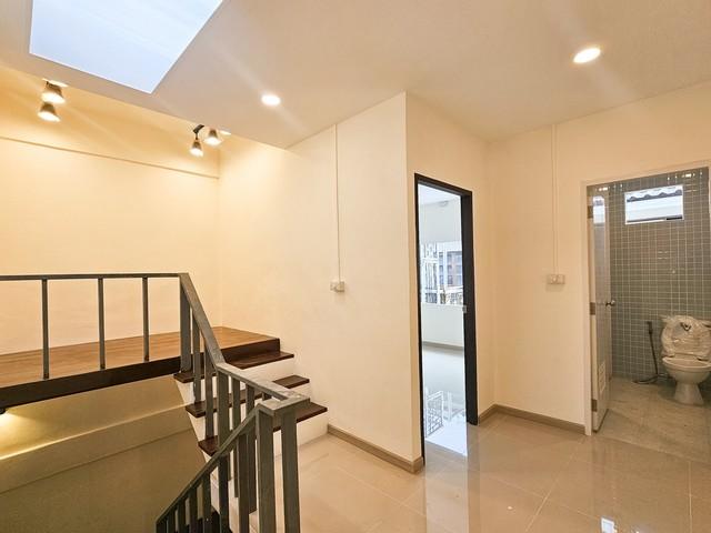 ขายทาวน์เฮ้าส์ 2 ชั้่น 21.2 ตรว. หมู่บ้านอยู่เจริญ ดอนเมือง ถนนวิภาวดีรังสิต 37