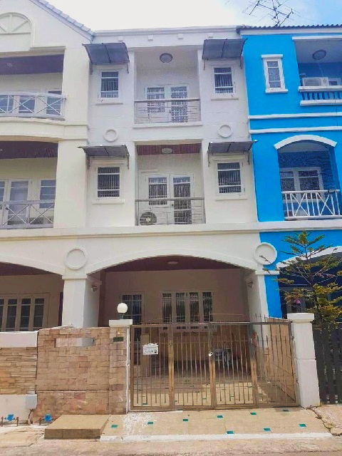 MRT ปากเกร็ด 1.5กม.เซ็นทรัล แจ้งวัฒนะ 900ม. ให้เช่าคฤหาสน์แนวตั้ง ทาวน์เฮ้าส์หรู 3 ชั้น 3-4นอน 3 น้ำ  รร.นานาชาติกรุงเทพ 2 กม