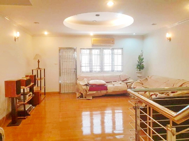 MRT ปากเกร็ด 1.5กม.เซ็นทรัล แจ้งวัฒนะ 900ม. ให้เช่าคฤหาสน์แนวตั้ง ทาวน์เฮ้าส์หรู 3 ชั้น 3-4นอน 3 น้ำ  รร.นานาชาติกรุงเทพ 2 กม