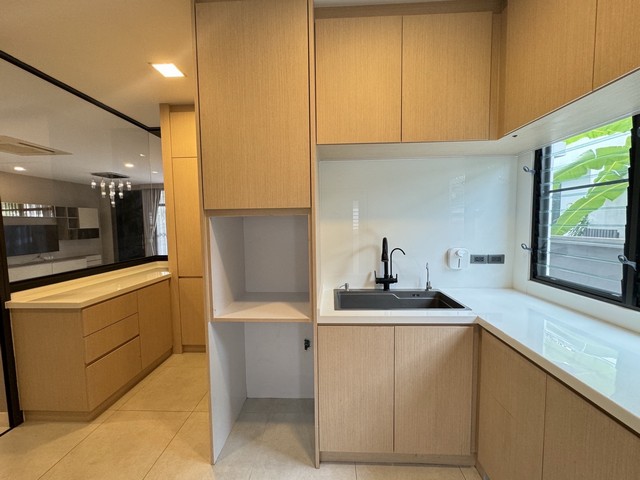 HR2489ขายบ้านเดี่ยวโครงการมัณฑนา เลค วัชรพล ใกล้ทะเลสาบ ในหมู่บ้านร่มรื่นน่าอยู่ ใกล้ทางด่วน