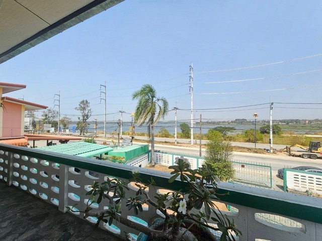 ขายบ้านเดี่ยว 2ชั้น พร้อมเรือนรับรอง 2 หลัง ขนาด 355ตรว บ้านติดถนนพรประภานิมิต หน้าอ่างเก็บน้ำมาบประชัน ต.โป่ง บางละมุง ชลบุรี