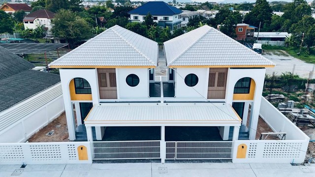 ขายบ้านแฝด 2 ชั้น 4นอน มบ.อริยะ-ศรีราชา บ้านใหม่มือ1 ซอยโรงน้ำพริก2 น้ำไม่ท่วม ทำเลเมือง ใกล้ตลาด Big market ซากค้อ-หนองขาม ศรีราชา ชลบุรี