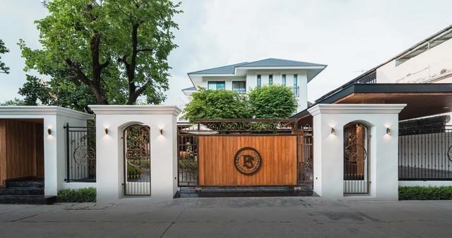 ขายบ้านเดี่ยว 3 ชั้น ย่านรามอินทรา วัชรพล เขตบางเขน พร้อมสระว่ายน้ำ ใกล้ MRT รามอินทรา 40