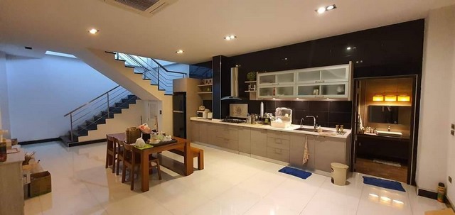 ขายอาคารโรงงานพร้อมที่ดินเนื้อที่ 6 ไร่   พร้อมใบรง4 ซอยอยู่เจริญ3 นาดี สมุทรสาคร