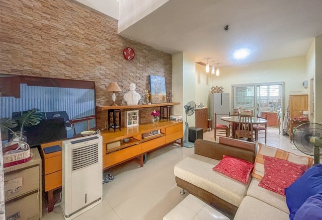 นวนิช   ปากเกร็ด  ทาวน์โฮมเมืองปากเกร็ด ทำเลดี ใกล้เซ็นทรัลแจ้งวัฒนะ