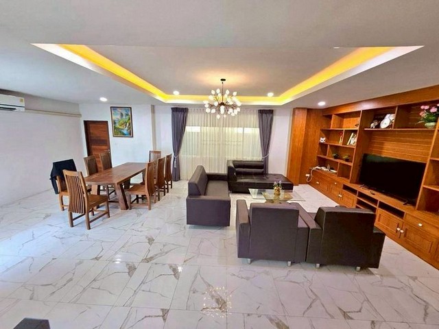 ให้เช่าพูลวิลล่าหรู ขนาดใหญ่ ตกแต่งครบ เมืองเชียงใหม่