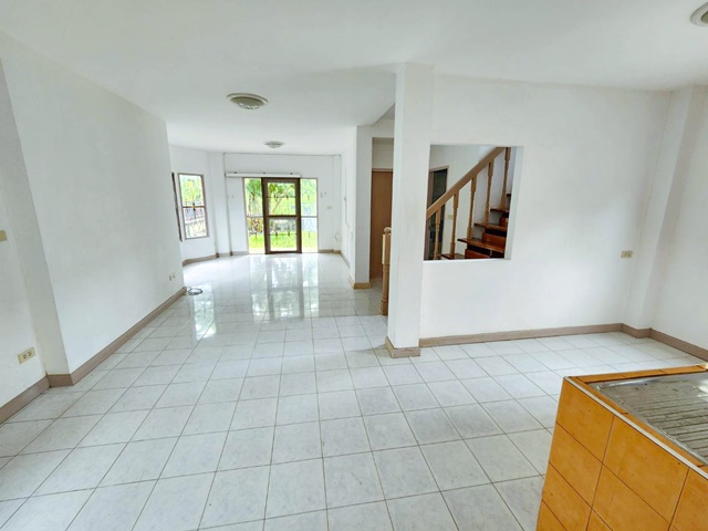 เกษมบัณฑิต ร่มเกล้า สุวินทวงศ์ 38-48 MRT มีนบุรี เช่าบ้านเดี่ยว 2 ชั้น ใหม่ ฟลอราวิลล์  61ตรว. 181ตรม. 2-3นอน 2น้ำ 6จอดรถ ตลาดนครฉลองกรุง