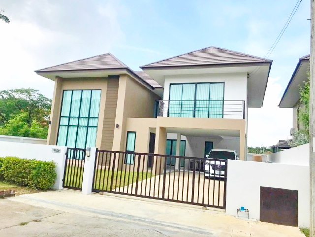 สนามกอล์ฟวินด์เซอร์ปาร์ค500ม.ไม่เคยอยู่ ให้เช่าคฤหาสน์ 2ชั้น 405 ตร.ม.105 ตร.วา.  3-4นอน MRT สุวินทวงศ์ 7.7กม.  3น้ำ ตลาดยิ่งเจริญทรัพย์ 