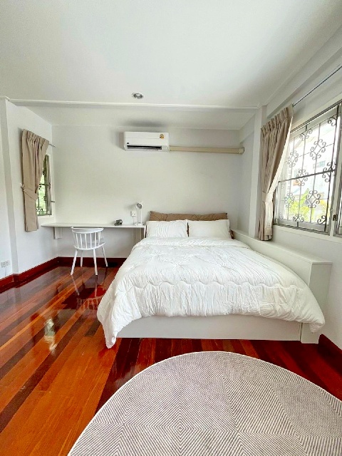 พัฒนาการ ให้เช่าบ้านเดี่ยว 2 ชั้นสุดหรู การ์เด้นวิว 113 ตร.วา.APLหัวหมาก 1.6 กม. พระราม9 450 ตร.วา.นานาชาติแสตมฟอร์ด 1.5 กม ทำเลศักยภาพ