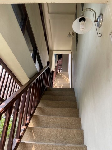 ขายอพาร์ทเม้นท์เซอร์วิส 3 ชั้น เจ้าของขายเอง 3 ห้องนอน 3 ห้องน้ำ 3 ชั้น  จังหวัดเชียงใหม่