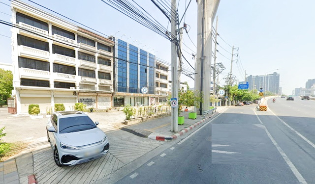 ตลาดพลู รัชดาภิเษก-MRTท่าพระ200ม. โกดัง อาคารพาณิชย์ 3 คูหา 4 ชั้น 654 ตรม.ติดถนนใหญ่  55ตรว.  สี่แยกท่าพระ  2 คัน