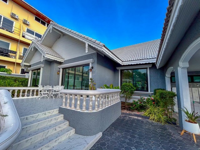 [ให้เช่ารายวัน] พูลวิลล่าหาดจอมเทียน | 4 ห้องนอน 4 ห้องน้ำ | สระส่วนตัว | วันธรรมดา 9,900 บาท/คืน