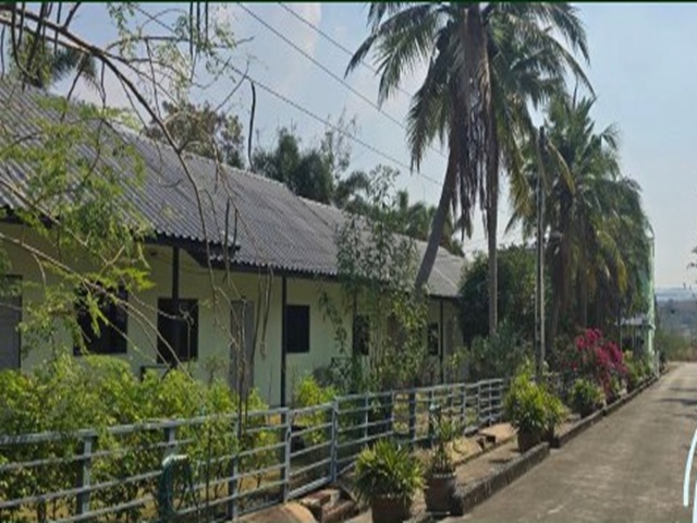 ขายที่ดินพร้อมสิ่งปลูกสร้าง เนื้อที่ 4 ไร่ 43 ตรว. บรรยากาศ สงบ ร่มรื่น ใกล้ห้างโรบินสันบ้านฉาง และสนามบินอู่ตะเภา อ.นิคมพัฒนา จ.ระยอง