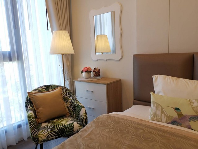 Whizdom Essence spacious quiet safe 14th floor BTS Punnawithi