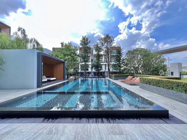 Nirvana define พระราม9 กรุงเทพกรีฑาตัดใหม่ ติดถนนใหญ่ ไม่เข้าซอย