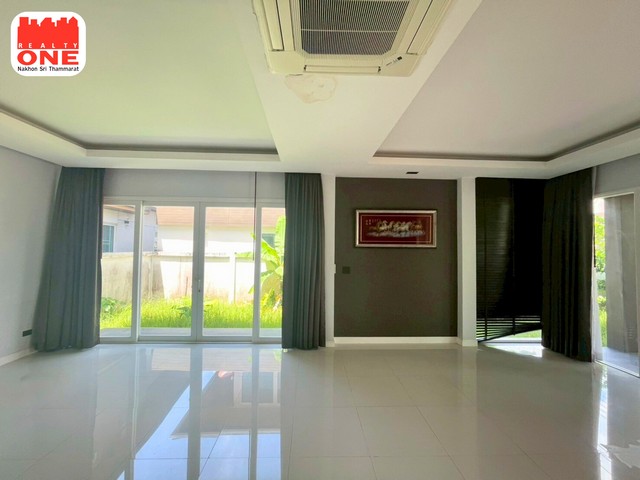 บ้าน 2 ชั้น พร้อมระเบียงชมวิวกว้างขวาง  สวยหรู อยู่สบายทั้งครอบครัว ใกล้-สถานีขนส่งผู้โดยสาร (บขส.) ทุ่งสง