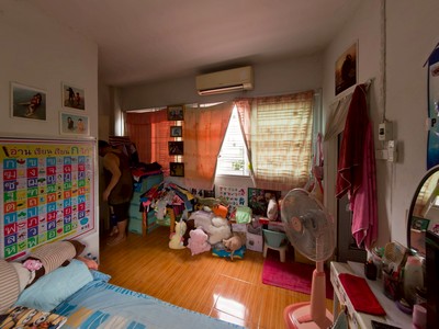 ไม่ต้องจ่ายแพง เพื่อชั้น 3 และ 4 ที่ไม่ได้ใช้งาน อาคารพาณิชย์ 2 ชั้น ห้องหัวมุม ถ.แหลมทอง แหลมฉบัง เหมาะกับการทำธุรกิจ ที่จอดรถมากมาย