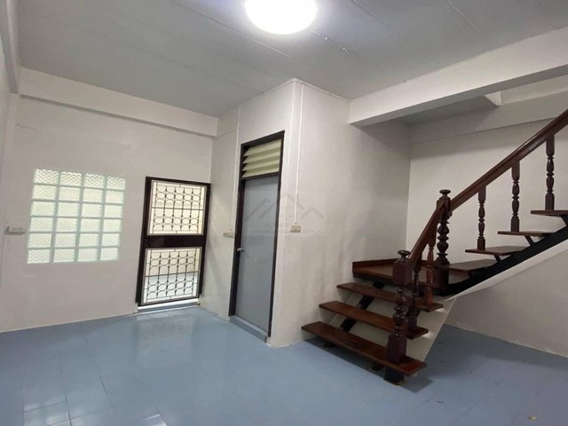 ให้เช่าทาวน์เฮ้าส์ 2 ชั้น 16 ตรว. 2 ห้องนอน ซ.นวลจันทร์, ซ.รามอินทรา 40 ใกล้ปากซอยมีรถไฟฟ้าสถานีรามอินทรา กม.6