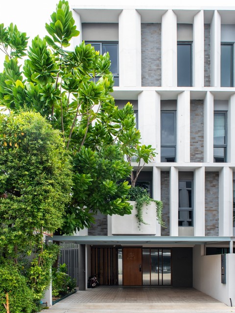 ให้เช่าโฮมออฟฟิศ Pool Villa 3.5 ชั้นหลังมุม บ้านภูริปุรี ลาดพร้าว 41 สตรีวิทยา 2 สระว่ายน้ำระบบน้ำเกลือ