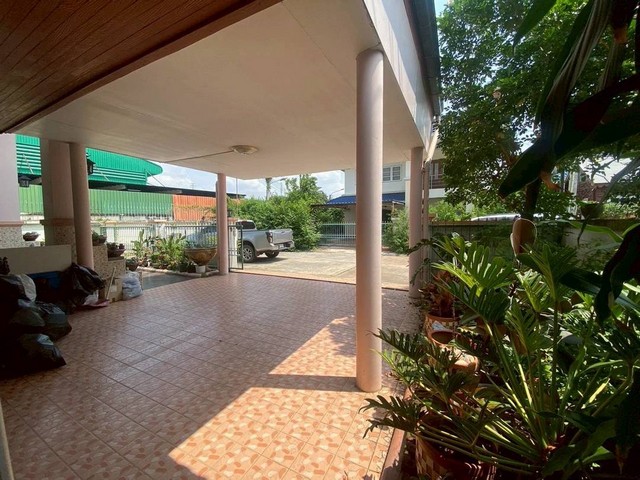 ขายบ้านเดี่ยว 2 ชั้น มบ.สวัสดี1 ขนาด 69 ตรว 6นอน พื้นที่ใช้สอยเยอะ มีพื้นที่ข้างบ้าน อยู่ใกล้เมืองชล