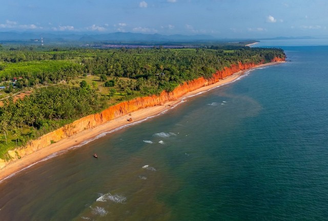 ถูกสุดในย่านนี้ ที่ติดทะเล 2.5 ลบ./ไร่ ฝั่งแดง ผาแดง หายาก ประจวบ บางสะพานน้อย สวยมากแปลงนี้ ขายถูกสุดในย่านนี้ ไร่ละ 2.5 ล้านบาท 